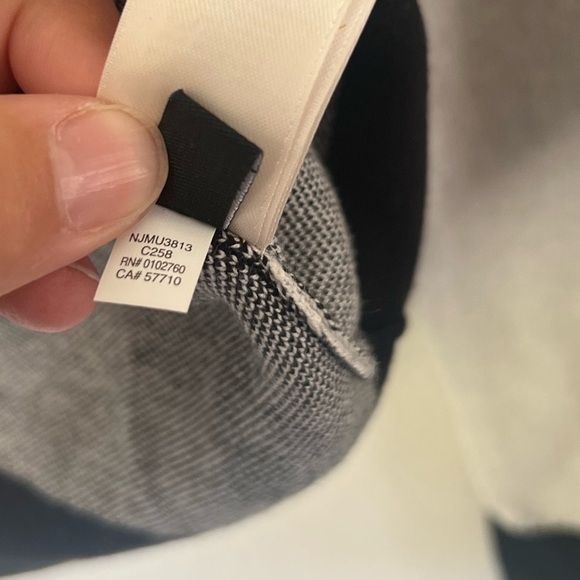 Kate Spade New York Rose Floral Black & White Soft Cashmere Blend Knit Sweater - Picture 7 of 7